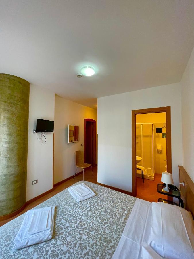 Hotel Leuco' Martinsicuro Esterno foto
