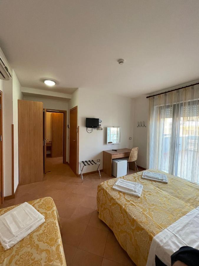 Hotel Leuco' Martinsicuro Esterno foto