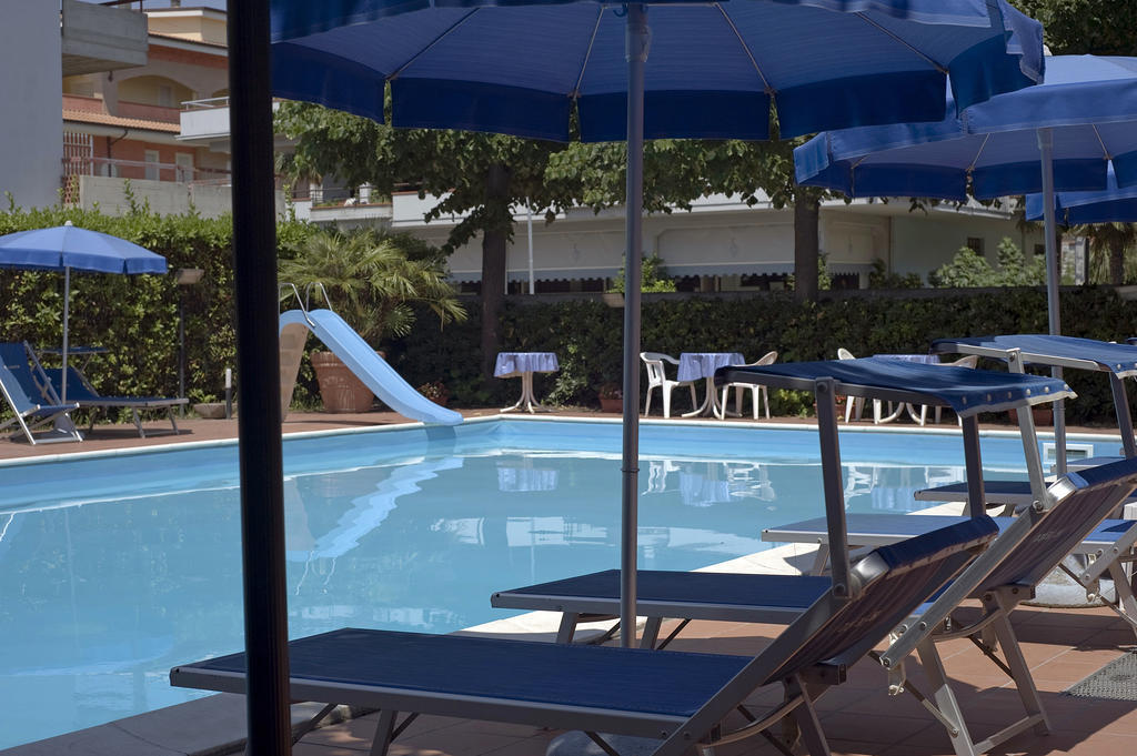Hotel Leuco' Martinsicuro Esterno foto