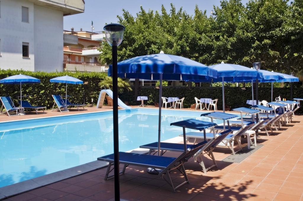 Hotel Leuco' Martinsicuro Esterno foto