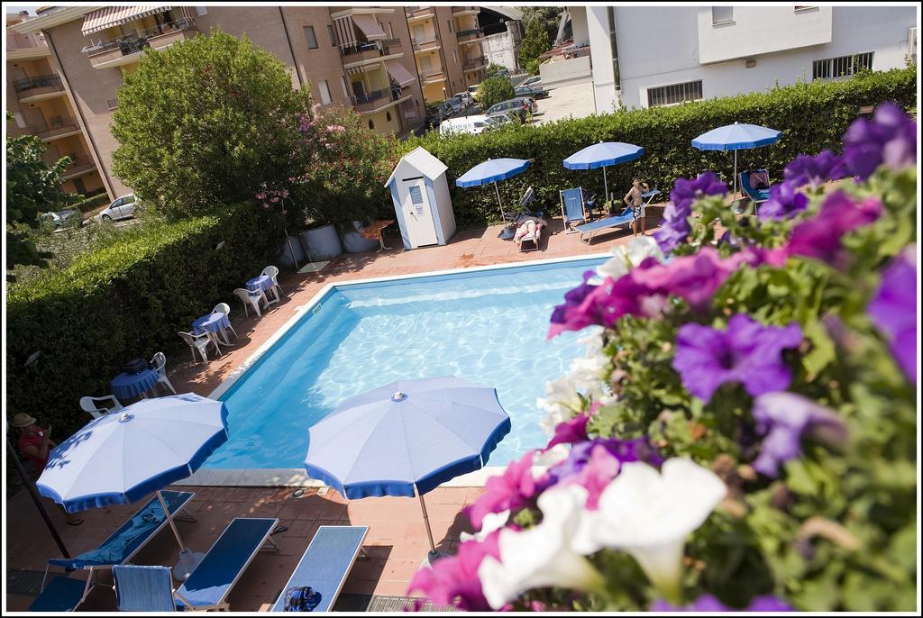 Hotel Leuco' Martinsicuro Esterno foto