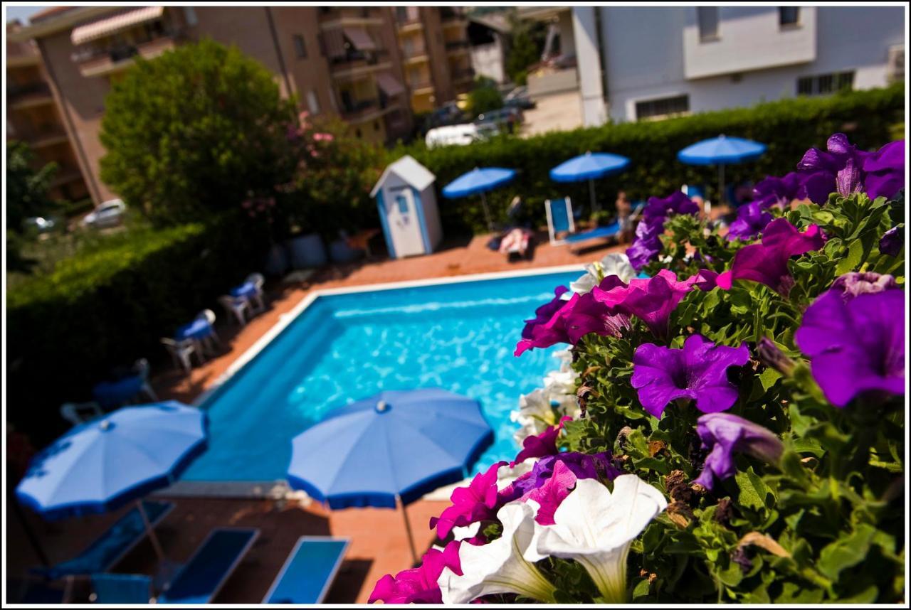 Hotel Leuco' Martinsicuro Esterno foto